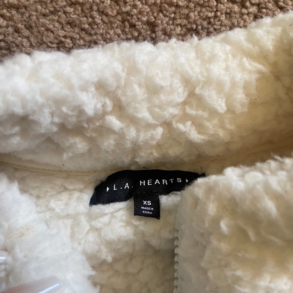 Fluffy cropped jacket - Picture 3 of 3